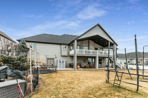 Tiny photo for 977 S PARKWAY E, North Salt Lake, UT 84054 (MLS # 2138399)