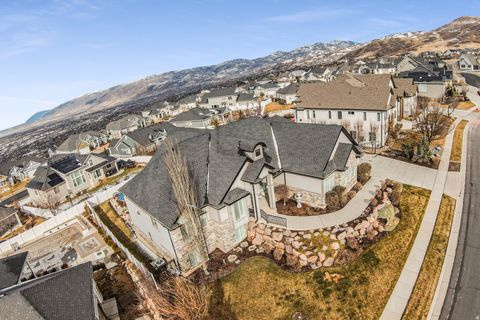 Tiny photo for 977 S PARKWAY E, North Salt Lake, UT 84054 (MLS # 2138399)
