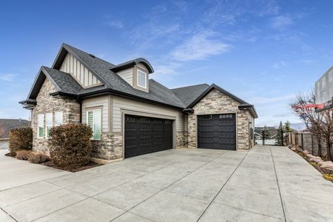 Tiny photo for 977 S PARKWAY E, North Salt Lake, UT 84054 (MLS # 2138399)