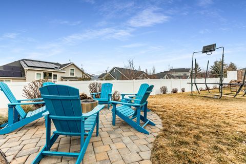 Tiny photo for 977 S PARKWAY E, North Salt Lake, UT 84054 (MLS # 2138399)