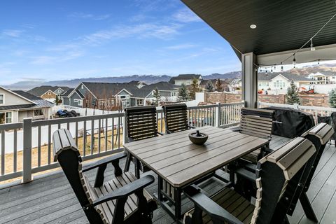 Tiny photo for 977 S PARKWAY E, North Salt Lake, UT 84054 (MLS # 2138399)