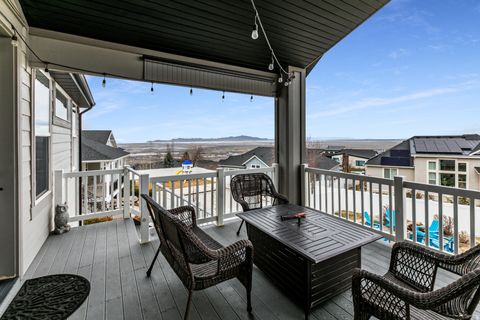 Tiny photo for 977 S PARKWAY E, North Salt Lake, UT 84054 (MLS # 2138399)