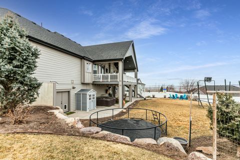 Tiny photo for 977 S PARKWAY E, North Salt Lake, UT 84054 (MLS # 2138399)