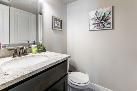 Tiny photo for 977 S PARKWAY E, North Salt Lake, UT 84054 (MLS # 2138399)