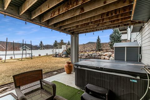 Tiny photo for 977 S PARKWAY E, North Salt Lake, UT 84054 (MLS # 2138399)
