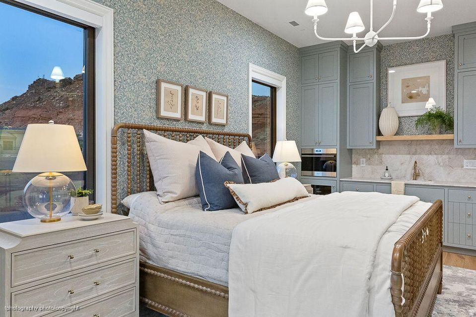 BANDED HILLS - Residential