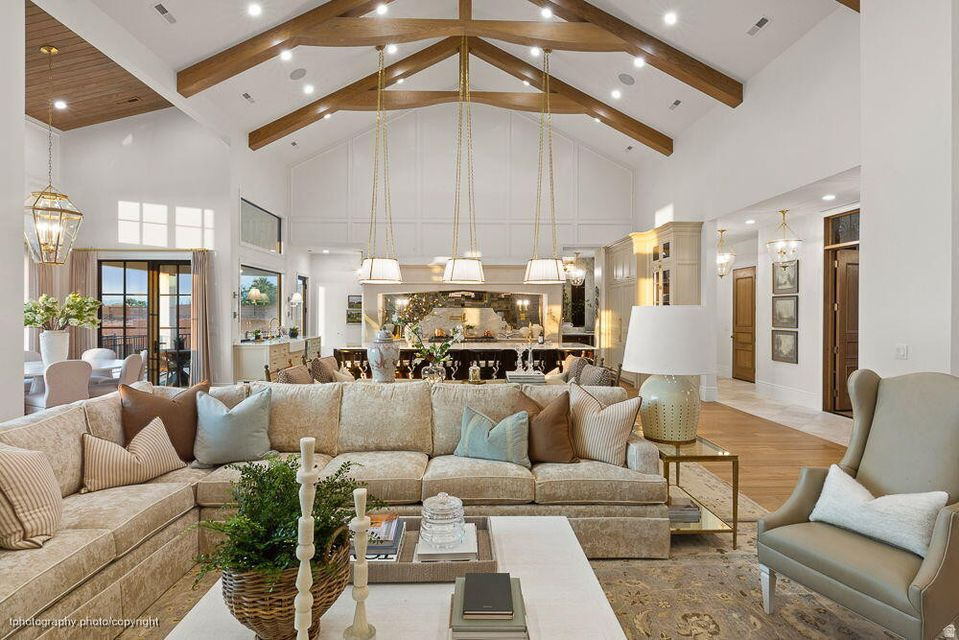 BANDED HILLS - Residential