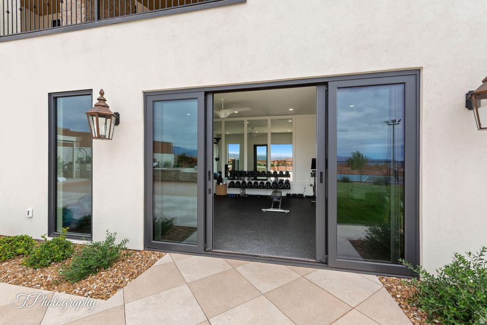 BANDED HILLS - Residential