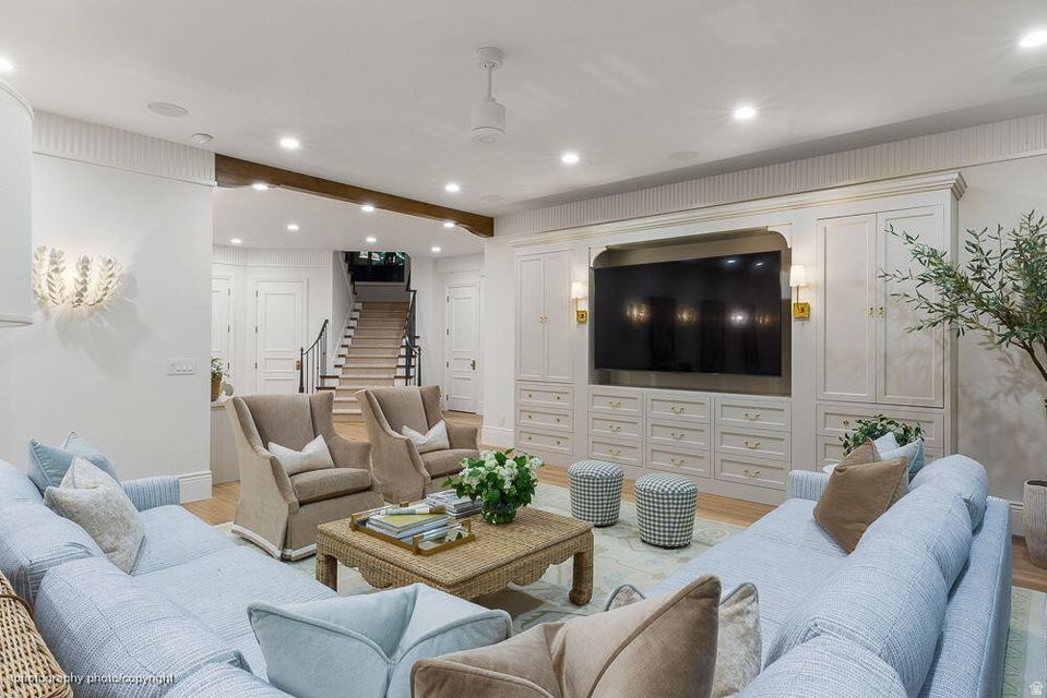 BANDED HILLS - Residential