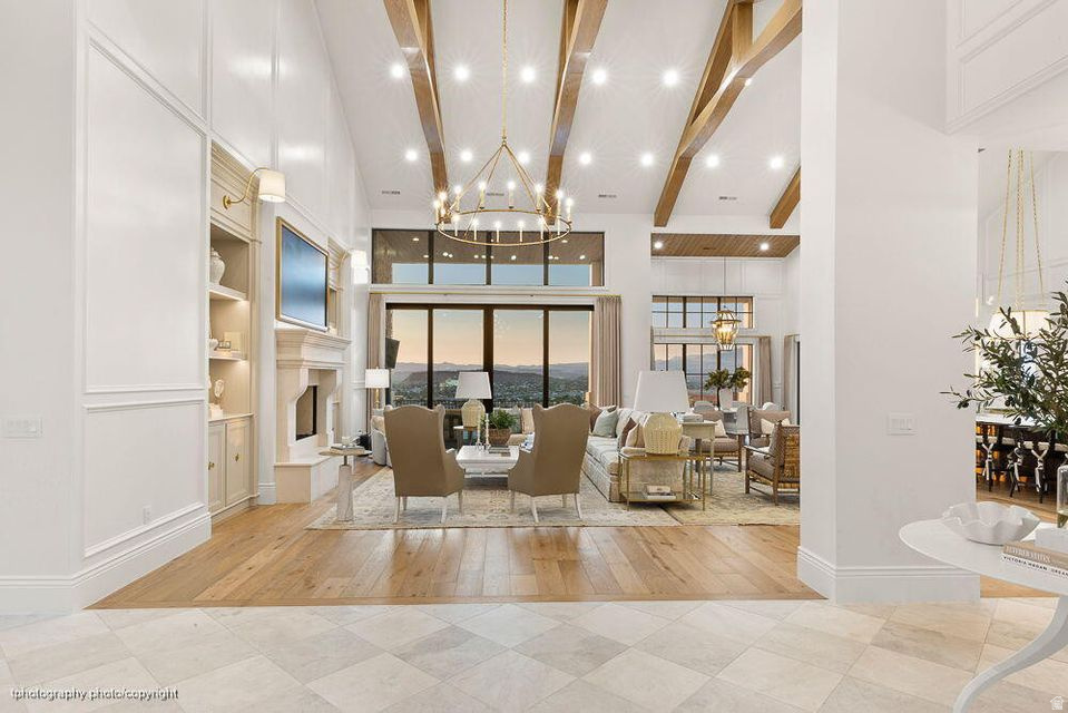 BANDED HILLS - Residential