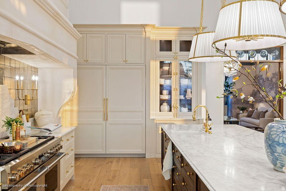 BANDED HILLS - Residential