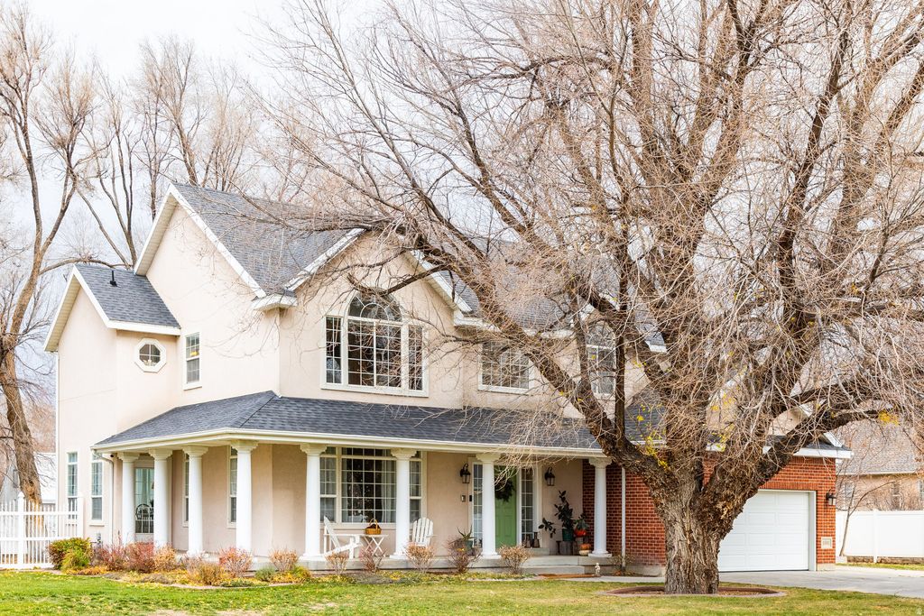 Photo of 1501 E STANFORD CT S, Draper, UT 84020 (MLS # 2128246)