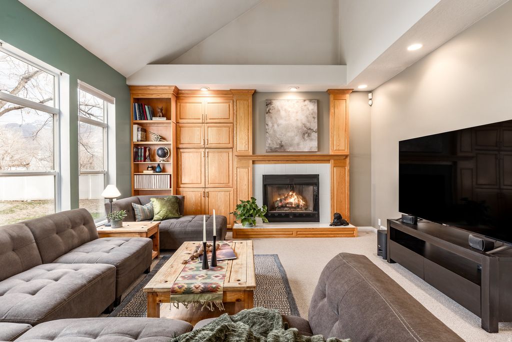 Photo of 1501 E STANFORD CT S, Draper, UT 84020 (MLS # 2128246)