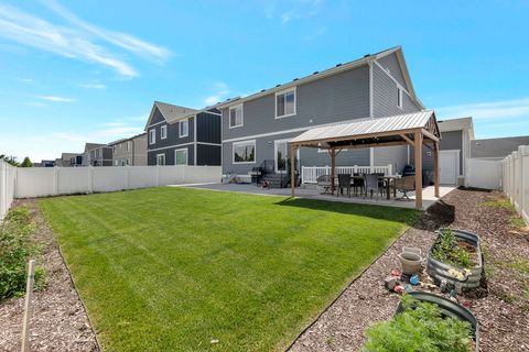 Tiny photo for 506 N COMMODORE LN, Lehi, UT 84045 (MLS # 2166925)