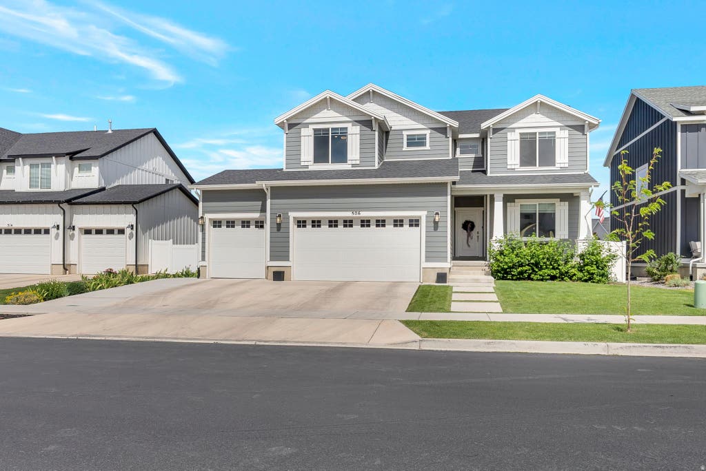Photo of 506 N COMMODORE LN, Lehi, UT 84045 (MLS # 2166925)