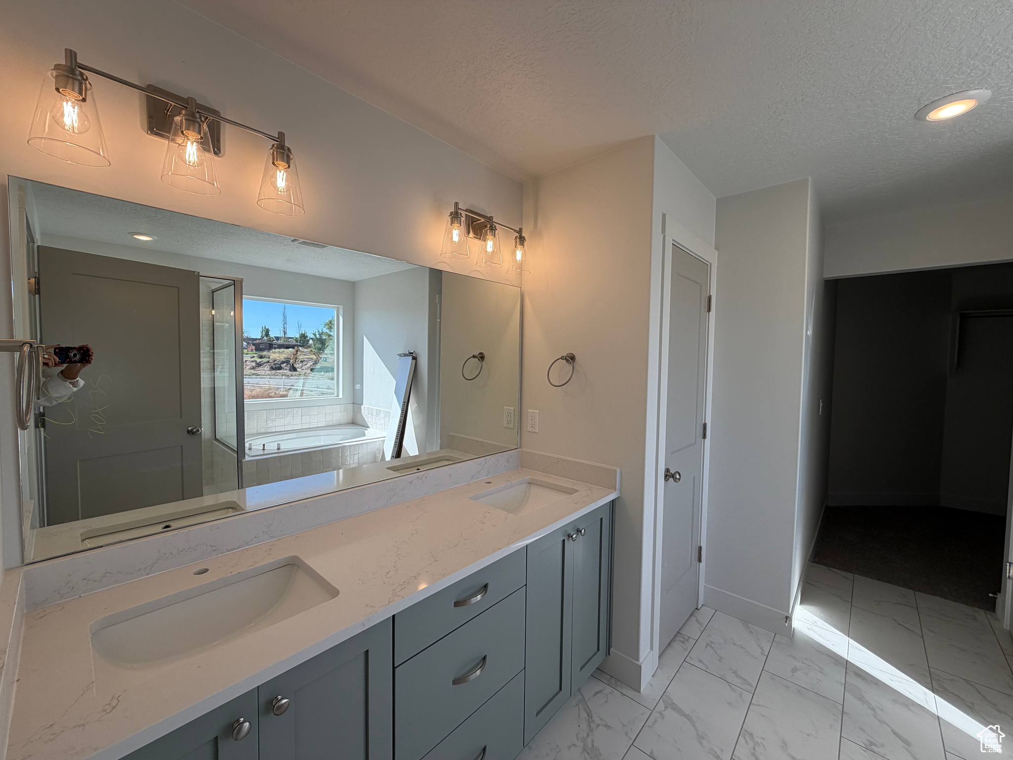 WEST RIDGE ESTATES - Residential