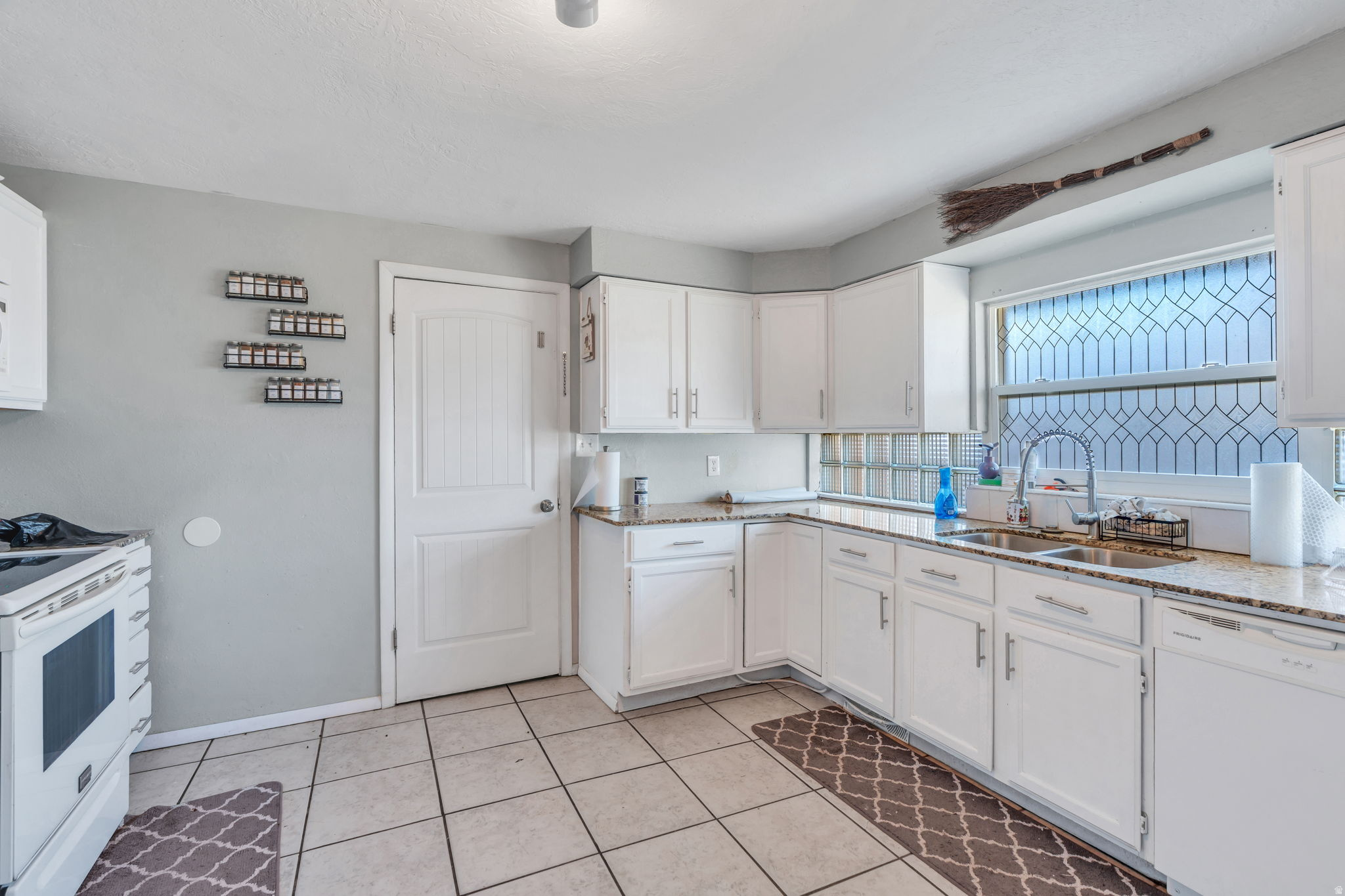 ANGLE VIEW - Residential