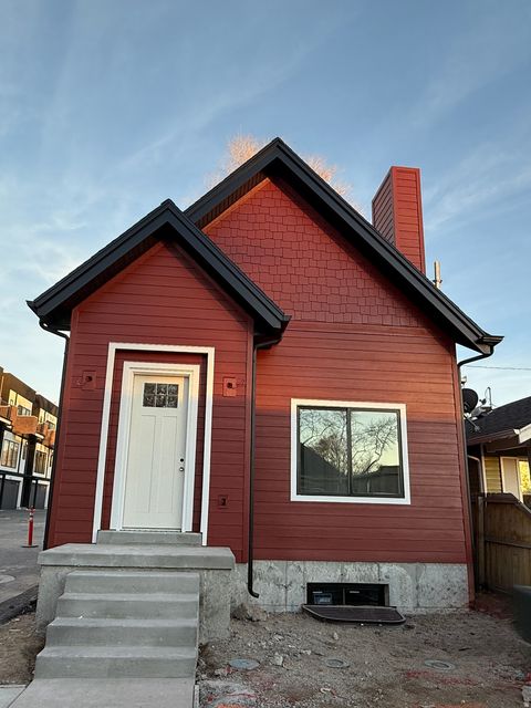 Photo of 843 S LAKE ST, Salt Lake City, UT 84105 (MLS # 2073789)