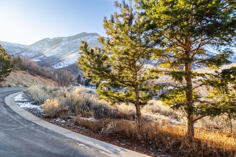 Tiny photo for 310 S MARYFIELD DR #307, Salt Lake City, UT 84108 (MLS # 2132474)