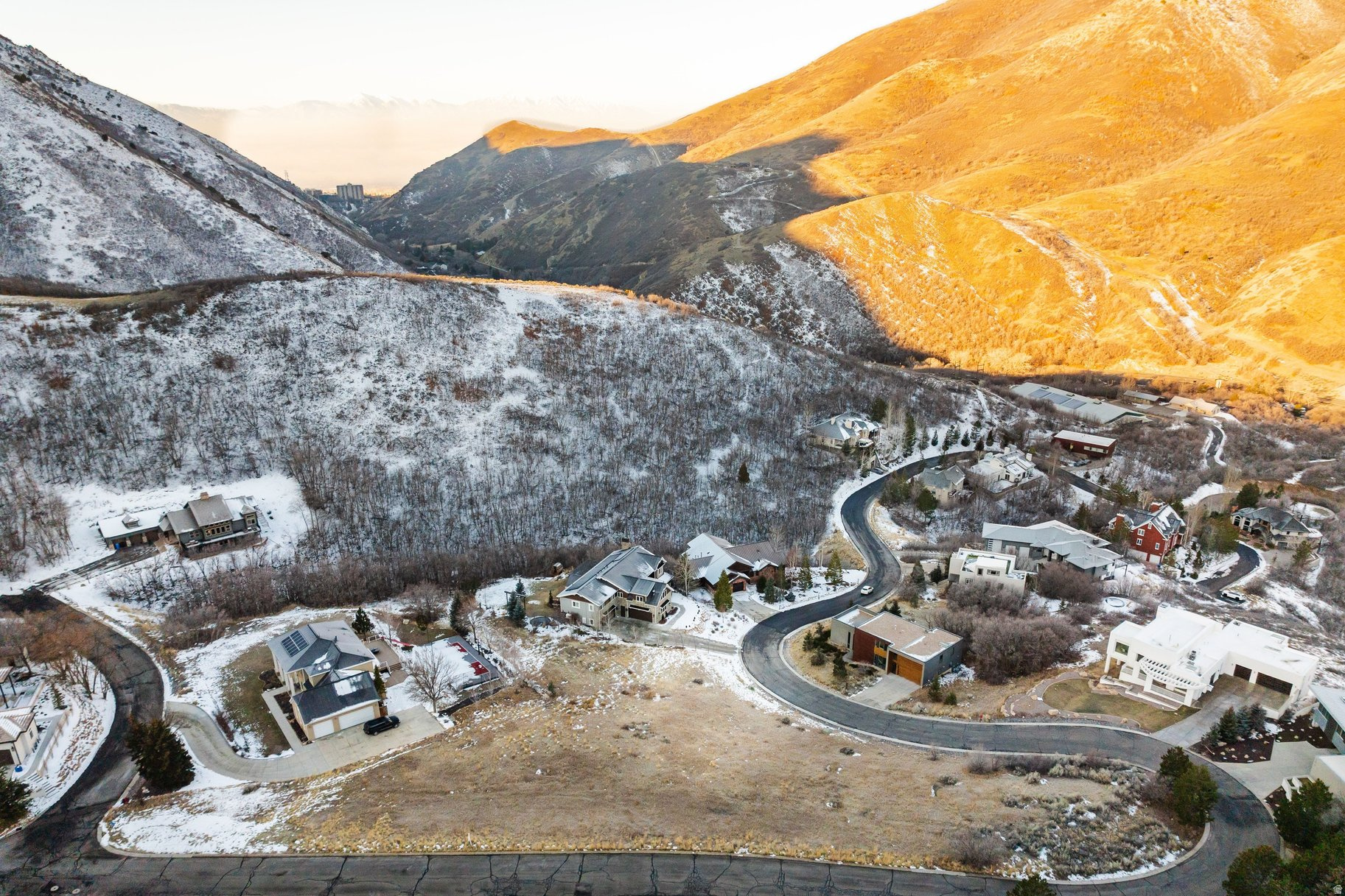 EMIGRATION PLACE - Land