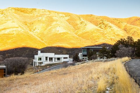 Tiny photo for 310 S MARYFIELD DR #307, Salt Lake City, UT 84108 (MLS # 2132474)