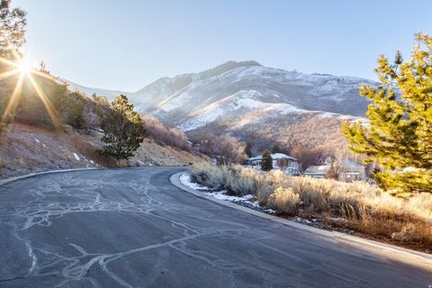 Tiny photo for 310 S MARYFIELD DR #307, Salt Lake City, UT 84108 (MLS # 2132474)