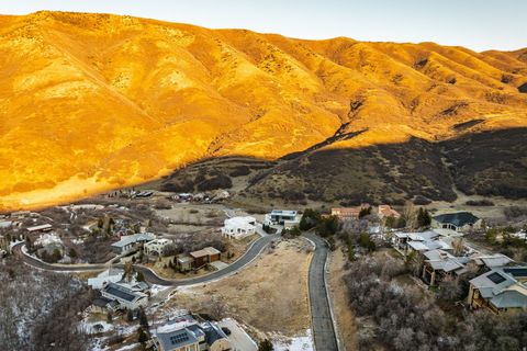 Tiny photo for 310 S MARYFIELD DR #307, Salt Lake City, UT 84108 (MLS # 2132474)