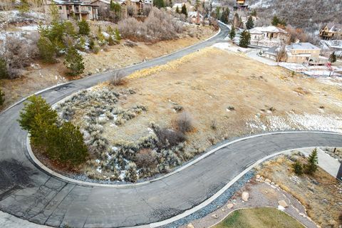 Photo of 310 S MARYFIELD DR #307, Salt Lake City, UT 84108 (MLS # 2132474)