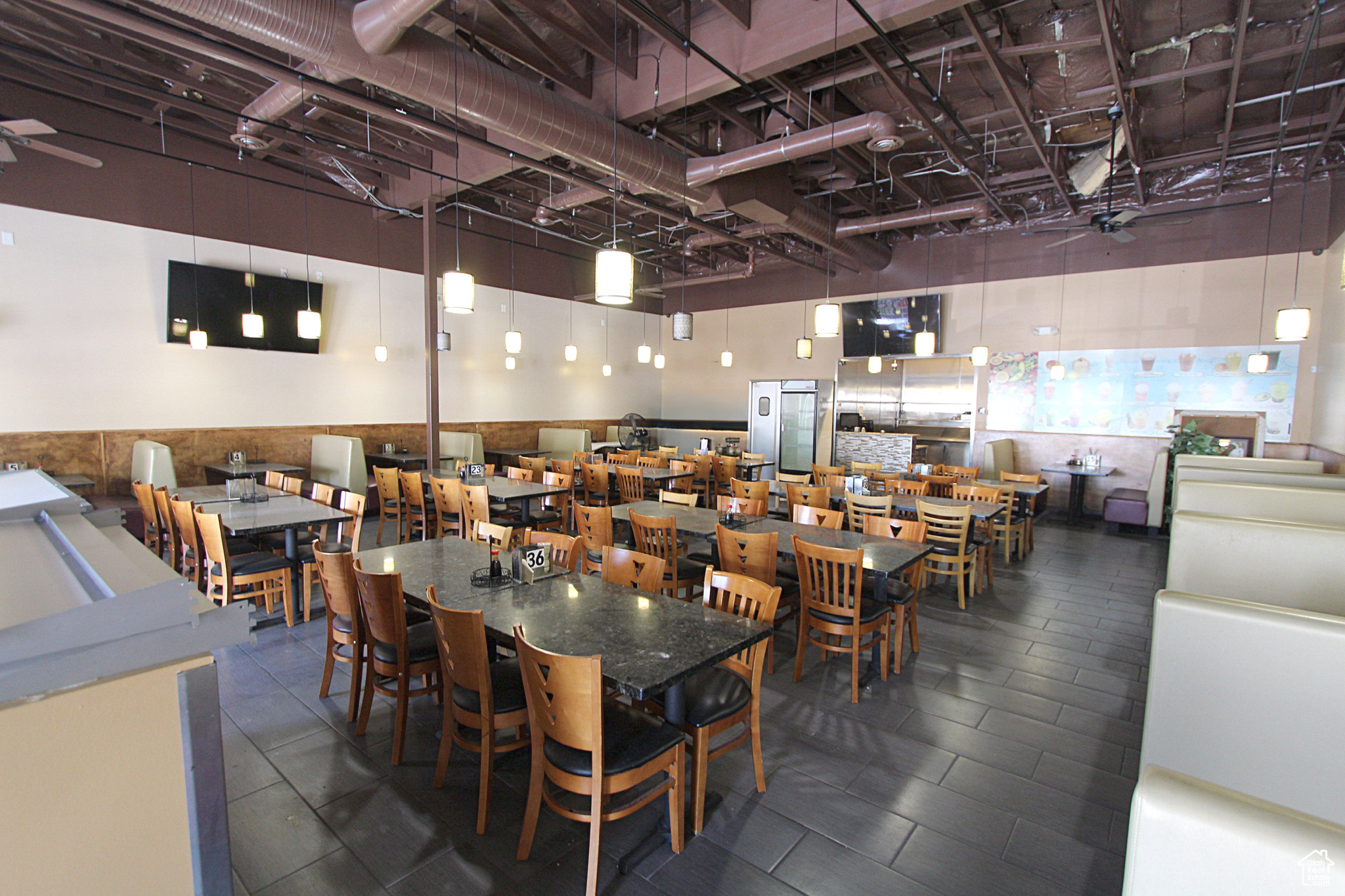 CARRIAGE SQUARE AMD - Commercial Lease