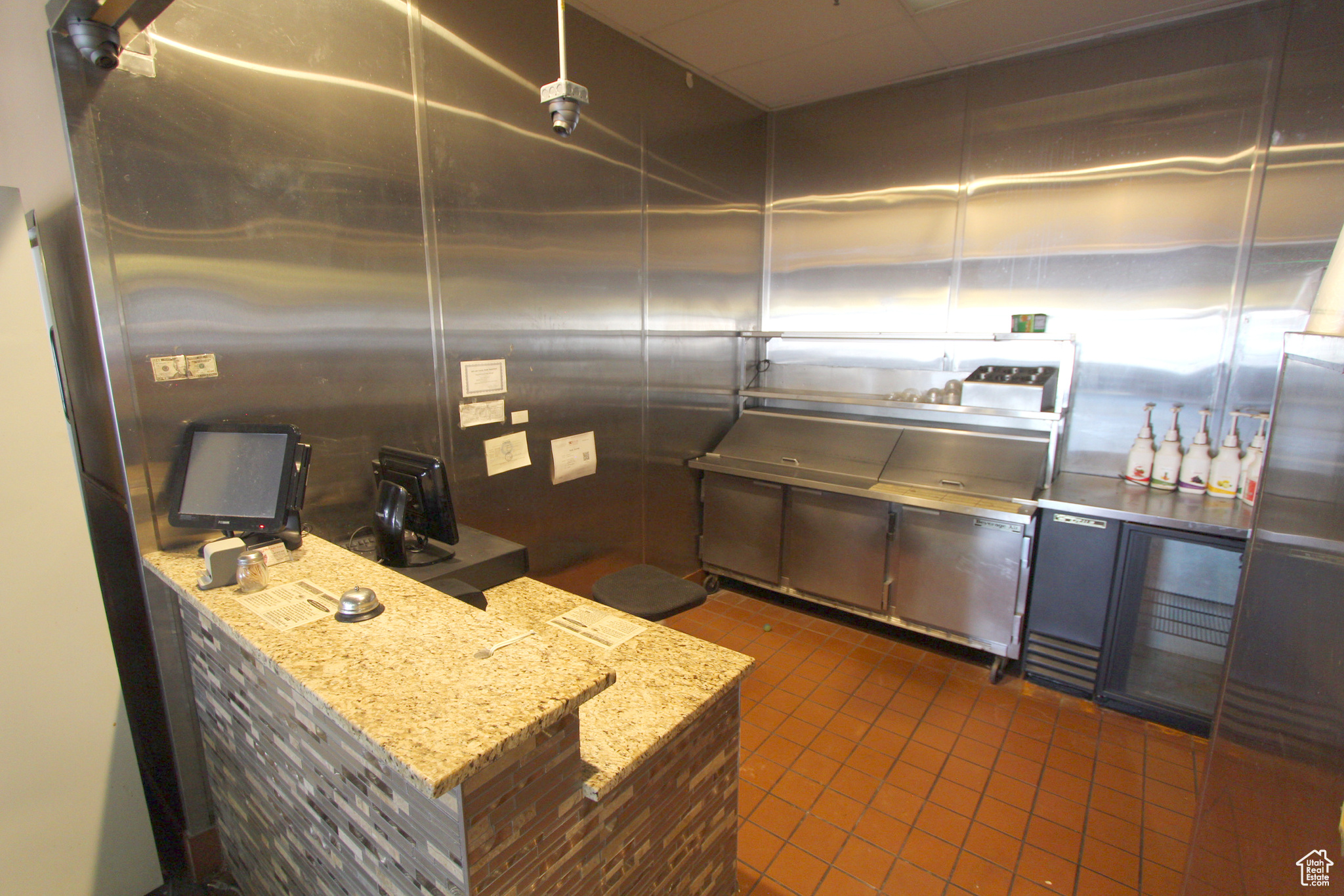 CARRIAGE SQUARE AMD - Commercial Lease