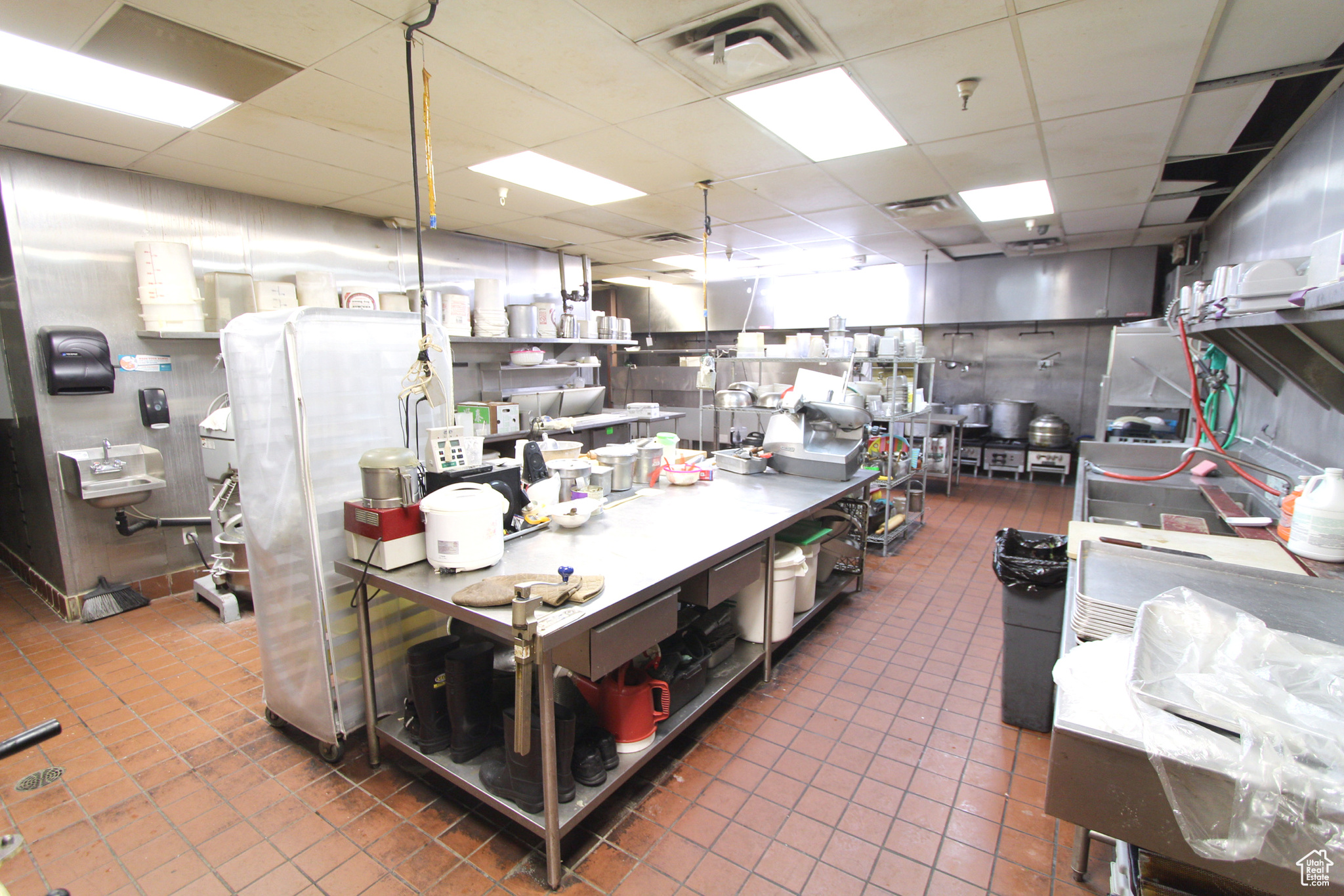 CARRIAGE SQUARE AMD - Commercial Lease