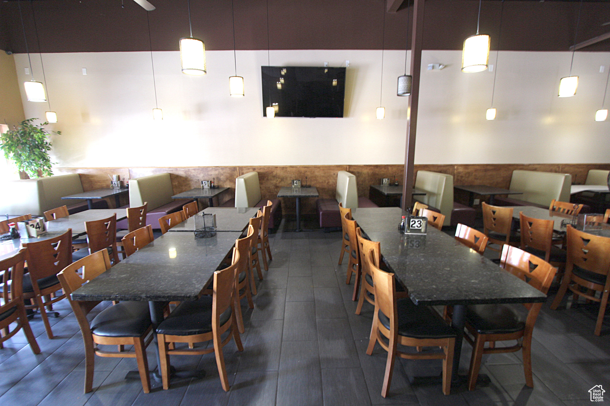 CARRIAGE SQUARE AMD - Commercial Lease