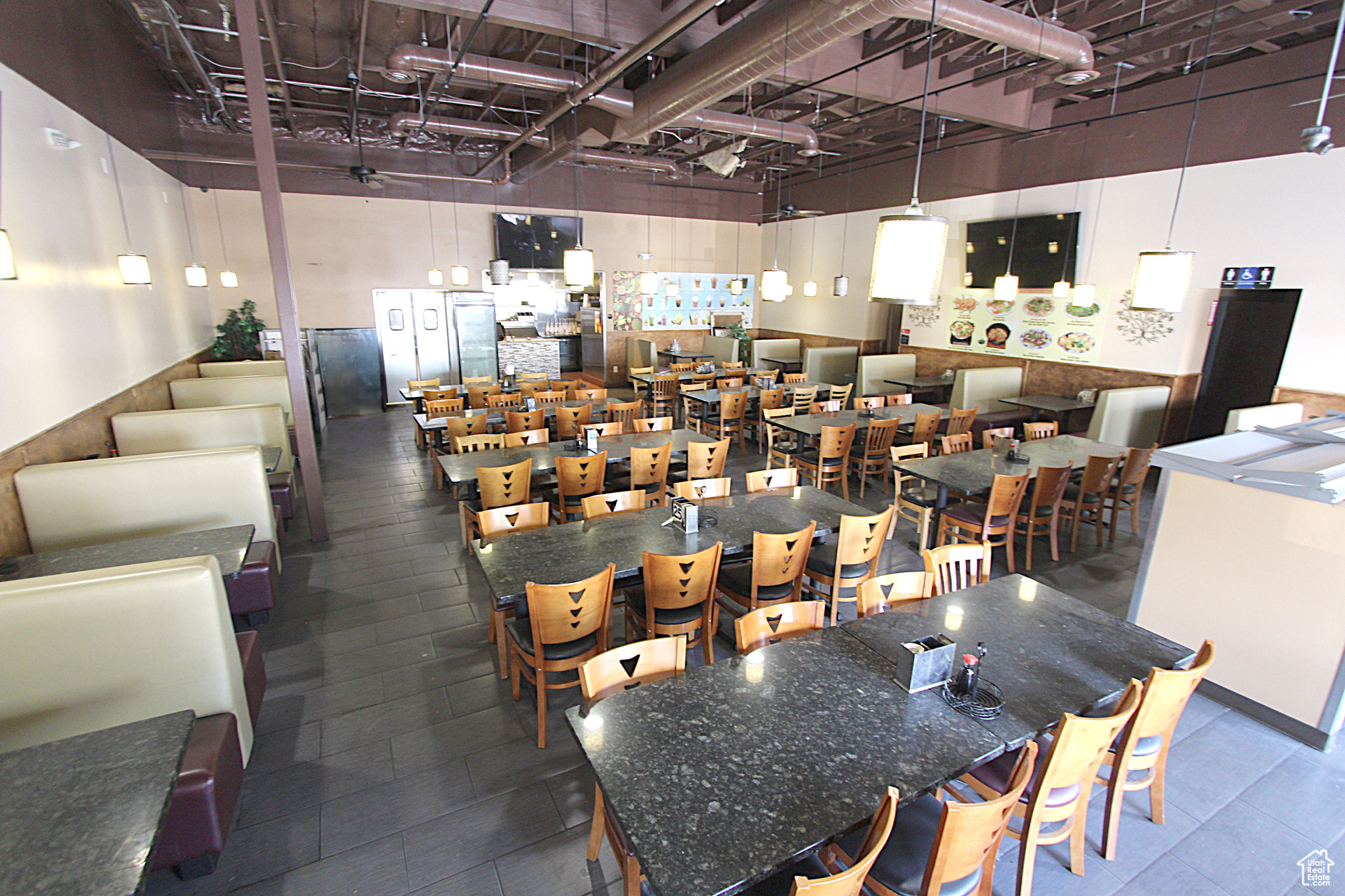 CARRIAGE SQUARE AMD - Commercial Lease