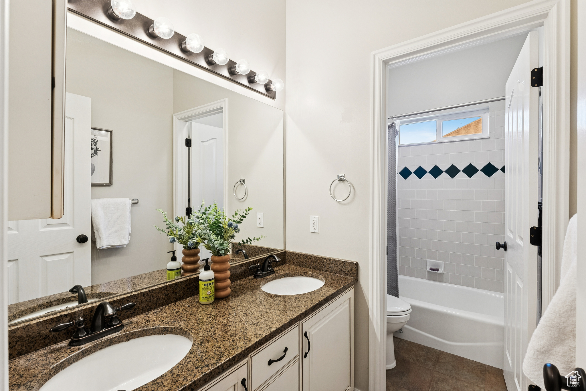 EAGLEWOOD - Residential