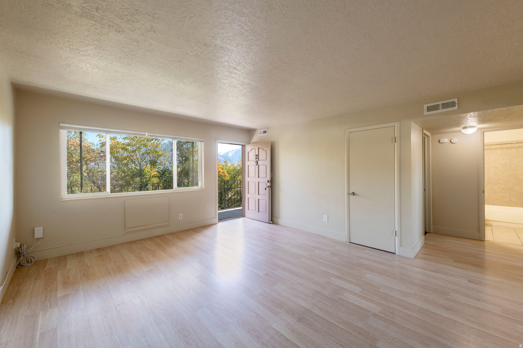 VILLA CHABLIS EAST - Residential