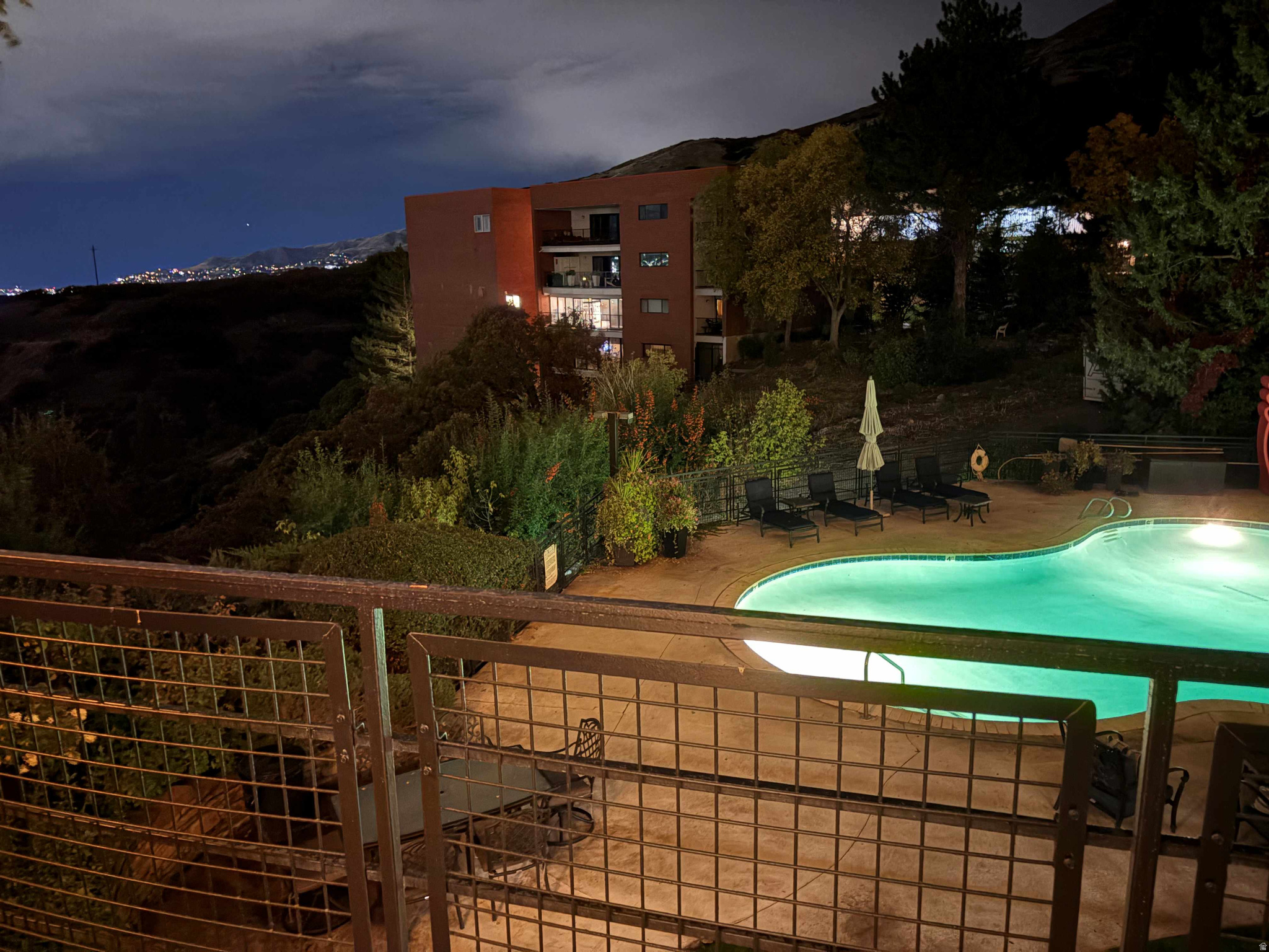 OAK CREST GARDENS - Residential