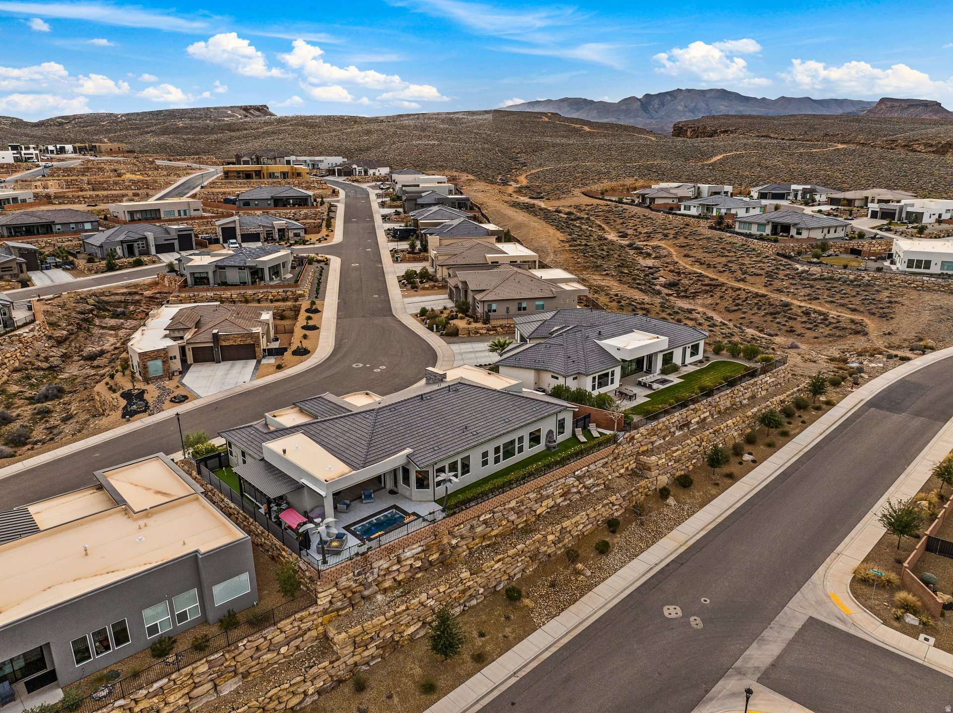 CASCATA AT DIVARIO PH 1 - Residential