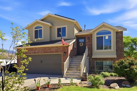 Photo of 257 E 1100 N, Harrisville, UT 84404 (MLS # 2158136)