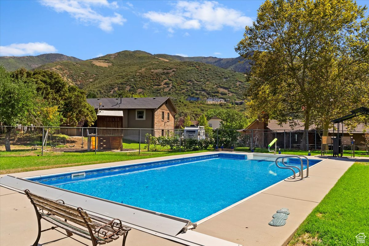 LA DONNA MESA PLAT B - Residential