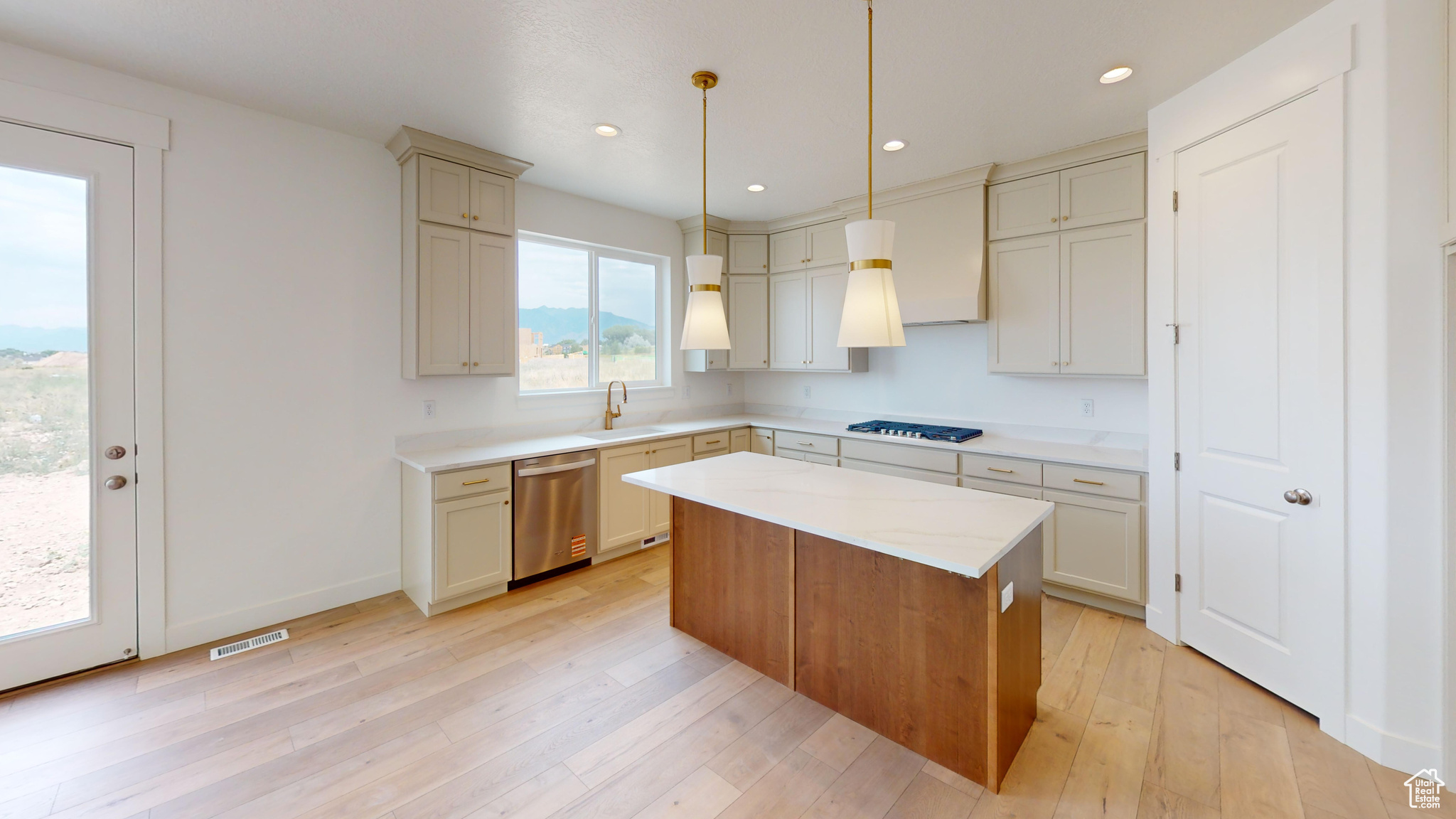 MOONLIGHT VILLAGE - Residential