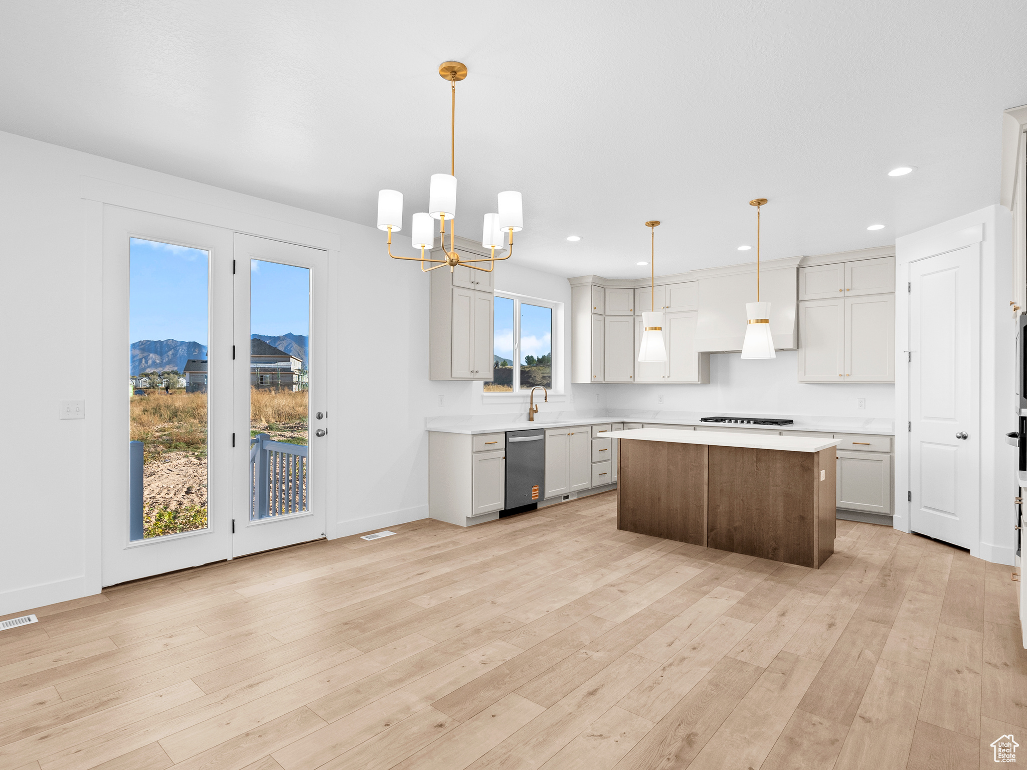 MOONLIGHT VILLAGE - Residential