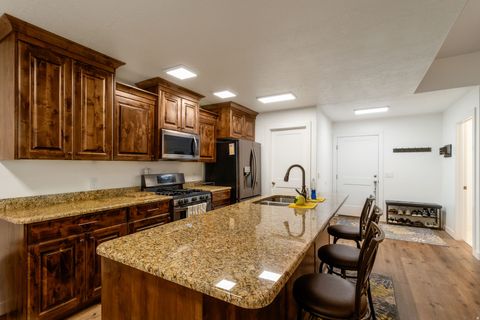Tiny photo for 785 E 1975 N, North Ogden, UT 84414 (MLS # 2122615)