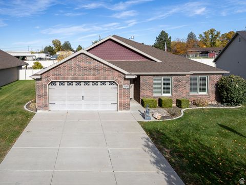 Photo of 979 E FROST WAY, Layton, UT 84040 (MLS # 2119700) Photo of 979 E FROST WAY, Layton, UT 84040 (MLS # 2119700)