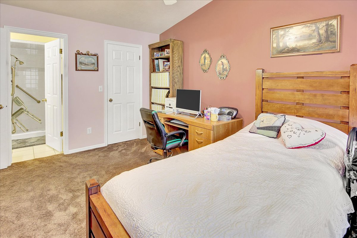 CHIMNEY HILL RIDGE - Residential