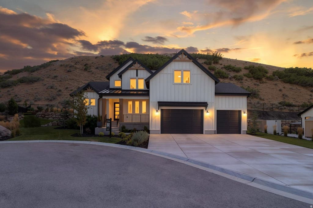 Photo of 4839 STEP ROCK LN, Herriman, UT 84096 (MLS # 2180014)
