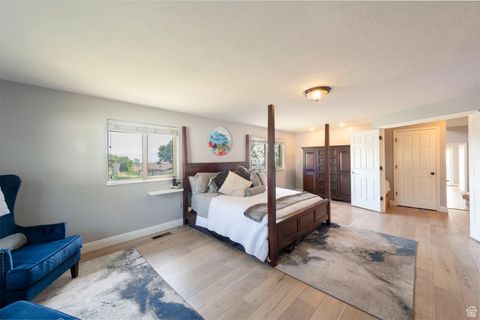 Tiny photo for 861 E MILLBROOK WAY, Bountiful, UT 84010 (MLS # 2095183)