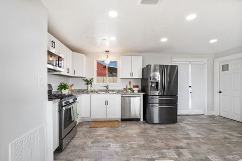 Tiny photo for 463 N 200 W, Clearfield, UT 84015 (MLS # 2130718)