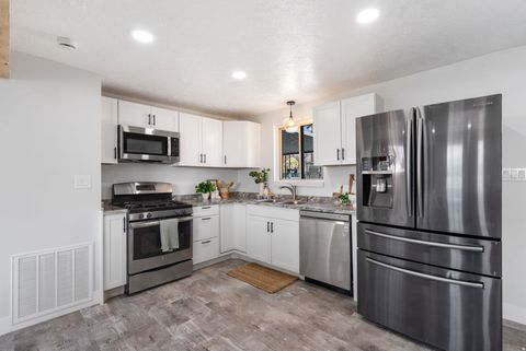 Tiny photo for 463 N 200 W, Clearfield, UT 84015 (MLS # 2130718)