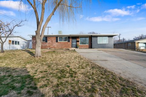 Tiny photo for 463 N 200 W, Clearfield, UT 84015 (MLS # 2130718)
