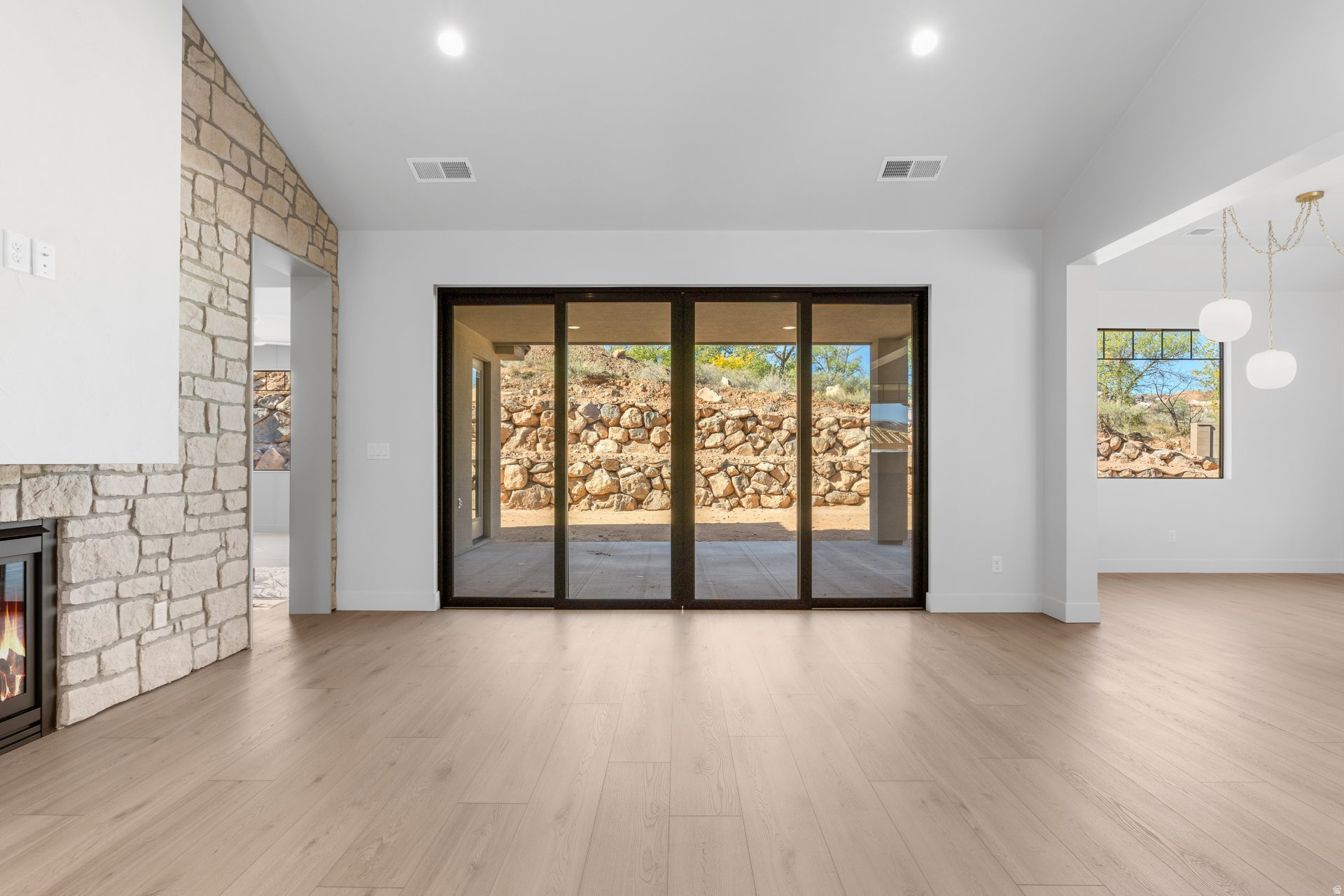 MOUNTAIN VIEW ESTATE OF HURRICANE - Residential